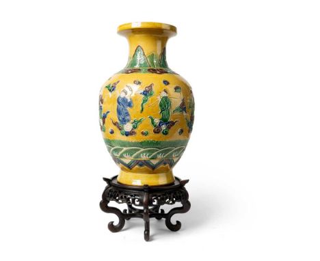 SUSANCAI-GLAZED 'EIGHT IMMORTALS' VASE  KANGXI MARK BUT LATE QING DYNASTY TO REPUBLIC PERIOD, 19TH-20TH CENTURY  清末民初 康熙款 素三彩