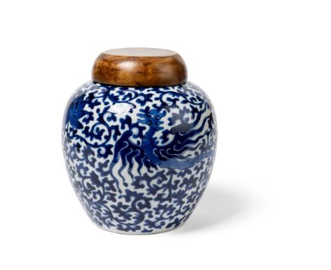 BLUE AND WHITE 'PHOENIX' JAR QING DYNASTY, 19TH CENTURY   清 青花夔鳳穿花紋罐 帶木蓋 the bulbous body painted with two kui-phoenixes spre