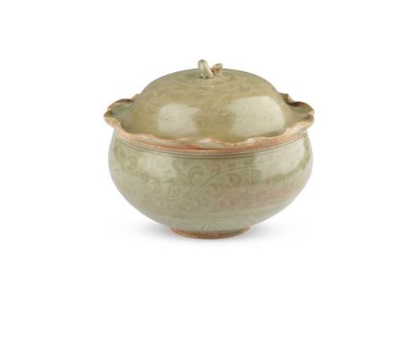 CELADON-GLAZED BOWL WITH COVER VIETNAM, LE OR TRAN DYNASTY, 13TH-14TH CENTURY  越南 黎或陳朝 青釉刻纏枝紋荷葉蓋碗 the wide rounded body suppo