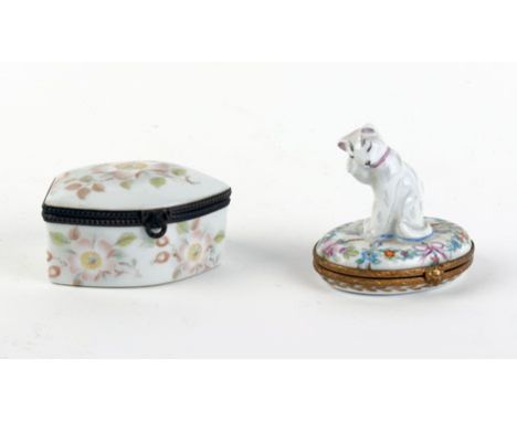 An 18th century-style Limoges pill container of oval form surmounted by a seated cat, w. 6.5 cm, together with a modern Limog
