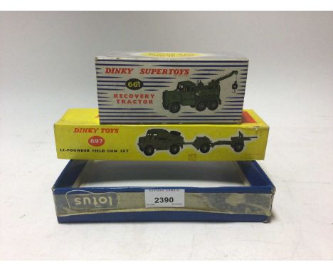 Dinky Military Recovery Tractor No.661, 25 Pounder Field Gun set No.697, both boxed (2)