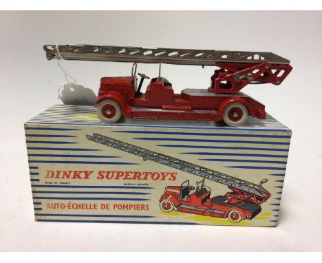 Dinky Supertoys (French issue) fire engine with extending ladder No. 899 boxed