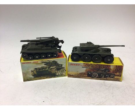 Dinky French Issue canon de 155 Automoteur No 813, Engine Blinde de Reconnaissance Panhard No 827, both boxed (2)