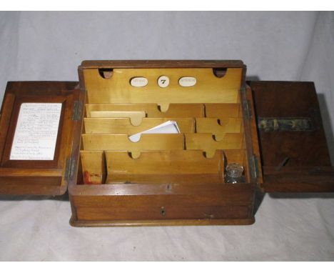 An Edwardian stationary box with manual day/date calendar 