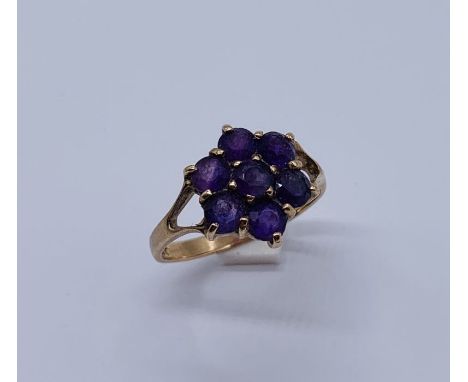 A 9ct gold amethyst cluster ring
