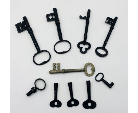 A small collection of vintage keys 