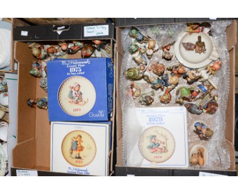 Seven boxed Goebel Hummel plates with a box of Goebel Hummel figures (2) 