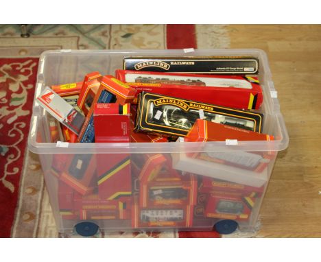 'OO' Gauge: A collection of boxed 'OO' Gauge to include; Mainline Railway 4-6-0 "Amethyst" No.45700, Mainline "The Royal Mari