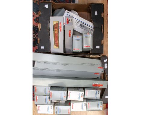 Marklin: A large collection of boxed Marklin HO gauge Locomotives to include; Marklin No.3671 Digital Ice Set, No.3650 SBB gr