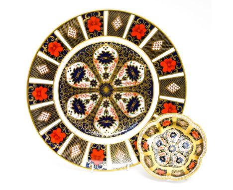 A Royal Crown Derby Imari 1128 10½ inch approx diameter plate, with a Royal Crown Derby Imari 1128 trinket dish 