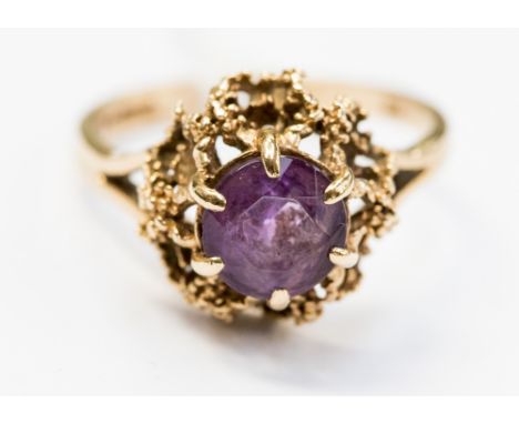 An amethyst ring, raised tree bark setting 9ct gold (vintage), ring size 4.2 grams, gross weight approximately Q