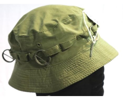 Vietnam War period jungle hat with grenade rings. P&amp;P Group 2 (£18+VAT for the first lot and £3+VAT for subsequent lots) 