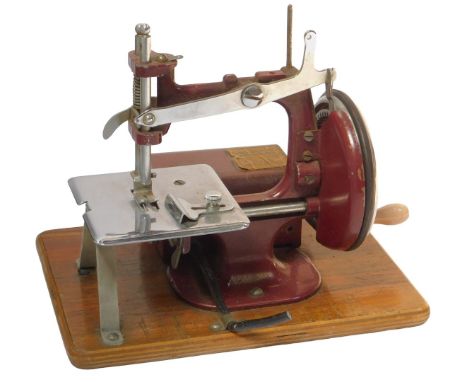An Essex miniature sewing machine. 
