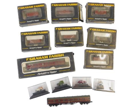 Eight boxed Graham Farish by Bachmann rolling stock, another unboxed coach, and Oxford miniature cars.