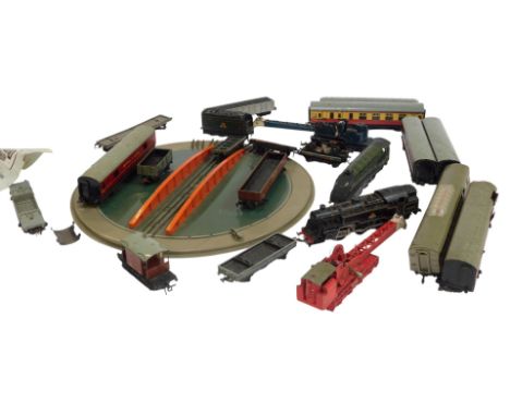 Various Hornby Dublo locomotives and rolling stock, including Class A4 Silver King in BR green, operating TPO, Bogie bolster 