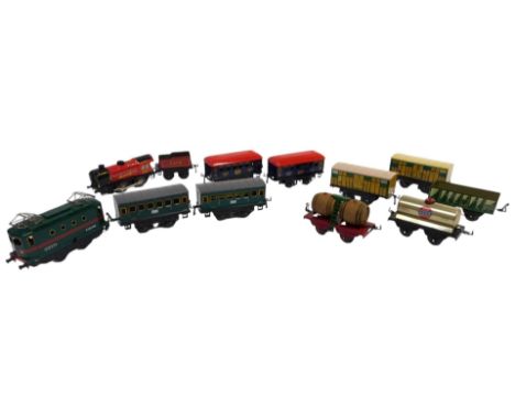 Reproduction series Hornby by Hachette locomotives and rolling stock, including 0-4-0 locomotive, twenty tonne wagons, plank 