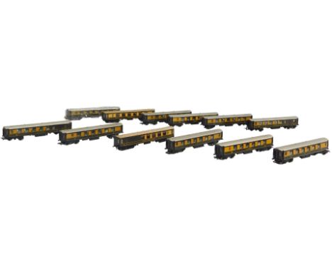 Hornby and other OO gauge Pullman coaches, including Lucille, car number 79 third class, car number 77, Eunice, etc. (1 box)