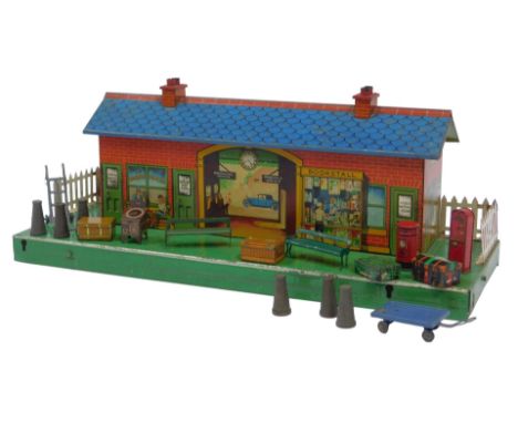 A Hornby O gauge platform, and a Hornby Series platform accessories number 4. (2)