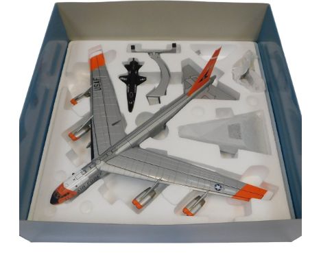 A Corgi The Aviation Archive Military Air Power AA33504 1:144 scale diecast Boeing NB-52B with X-15 Research Aircraft Edward'