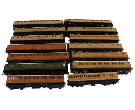 Hornby and other OO gauge LNER teak coaches, including LNER 22357 first and third corridor coach, LNER first and third class 