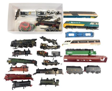 Various OO and HO gauge locomotives and locomotive bodies and chassis, including a Bachmann 46100 4-6-0 Royal Scot, Hornby cl