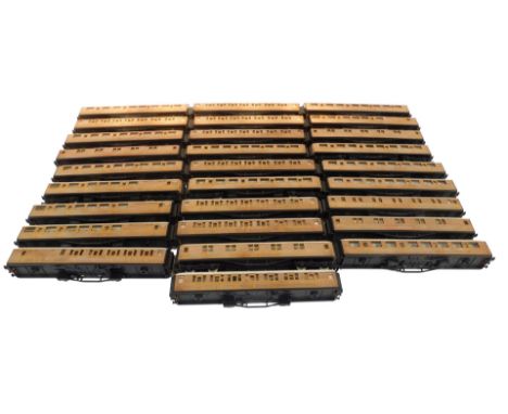 Hornby OO gauge LNER teak coaches, most missing wheels. (1 tray)
