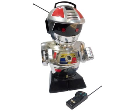 A Scooter 2000 remote-controlled robot butler, 62cm high.