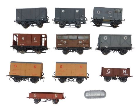 Kit built O gauge wagons and rolling stock, including North Eastern brake van, Great Northern cattle wagon, eight tonne wagon