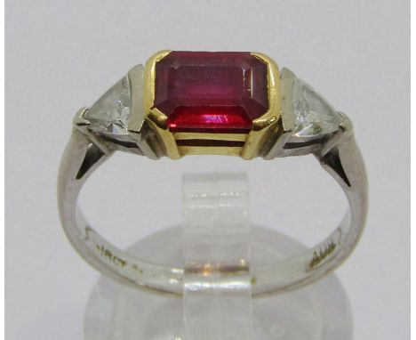 18ct bi-colour emerald-cut ruby and trillion-cut diamond three stone ring, ruby 7 x 5.5mm approx, diamonds 4mm approx, stampe