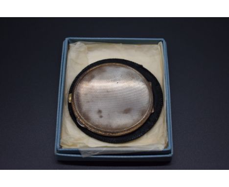 An engine turned silver compact, by&nbsp;Turner &amp; Simpson Ltd, Birmingham 1960, 7.2cm diameter. 