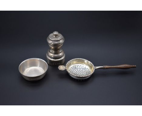 A silver strainer,&nbsp;by&nbsp;Da-mar Silverware, London 1977, with turned wood handle, 17.5cm, on separate stand; together 