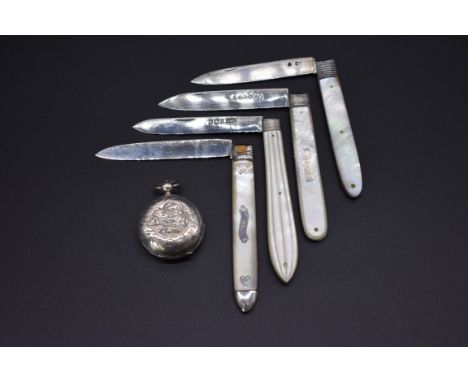 Four silver and mother-of-pearl folding fruit knives;&nbsp;to include three Georgian examples; together with a silver soverei