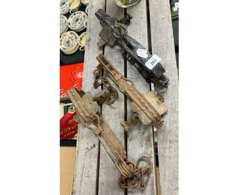 3 gin traps