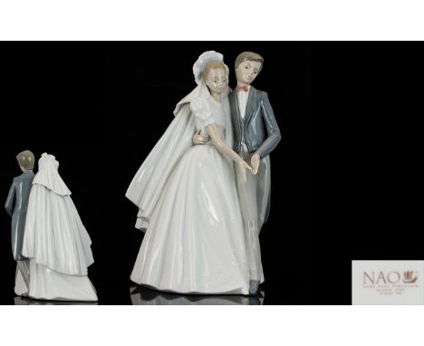 Nao by Lladro Porcelain Figurine ' Unforgettable Dance ' Bride and Groom Wedding. Model No 1247, Sculpture Rafael Lozano - Re