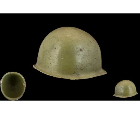 WW2 AMERICAN HELMET WITH CHINSTRAP. Original, please see image.