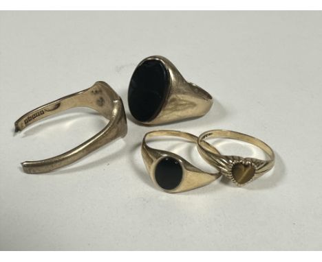 A 9ct gold Gents style signet ring set black oval onyx panel, a/f, a 9ct gold Gents signet, cut and two 9ct gold signet rings