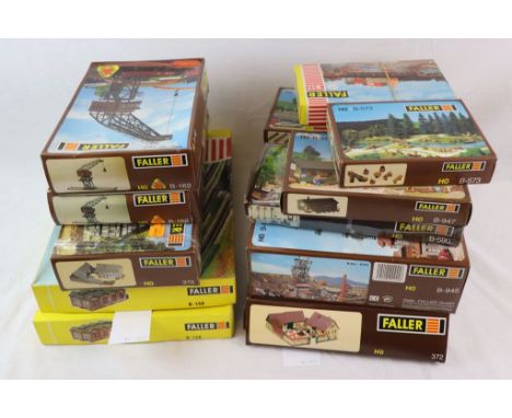 Collection of 20 boxed and unmade Faller HO scale trackside buildings and kits to include 372, B158 x 2, B-980, 365, B102, B5