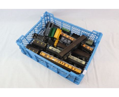 18 OO gauge items of rolling stock to include Hornby, Lima, Dapol