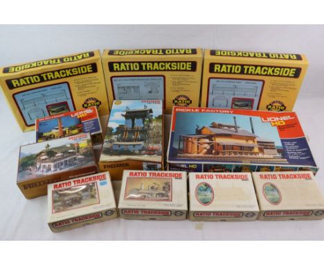 11 Boxed HO scale unmade model buildings and kits Ratio Trackside x 7 (527 x 2, 525, 502 x 2, 529 &amp; 505), Lionel x 2 (5-4