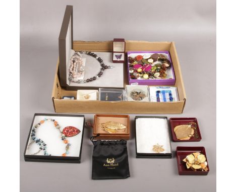 A tray of of cased dress jewellery to include ruby pendant &amp; earrings set, garnet bead set, gilt leaf jewellery, etc.  