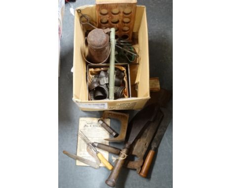 Box of Vintage kitchenalia 