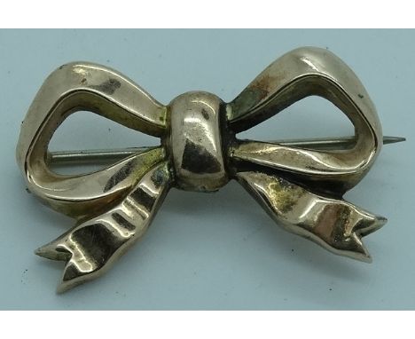 9ct Gold bow brooch 