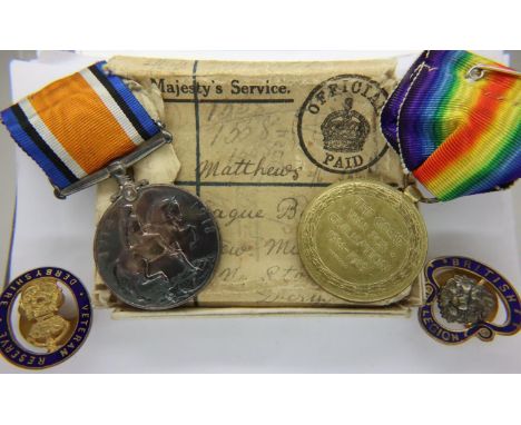 2563 PTE E MATTHEWS NOTTS &amp; DERBY REGIMENT, a British WWI medal pair comprising BWM and Victory medal in box of issue, wi