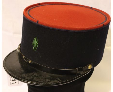 French felt bombardiers kepi, size 59. P&amp;P Group 2 (£18+VAT for the first lot and £3+VAT for subsequent lots) 