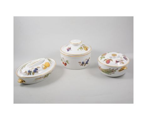 Quantity of Royal Worcester, Evesham dinnerware, including bowls, casserole dishes, and other glassware. 