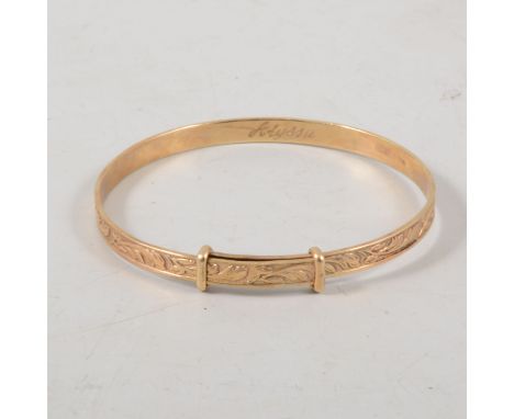 A 9 carat yellow gold child's expanding bangle, 4mm wide with a fine leaf pattern, hallmarked Birmingham, 50mm when fully ext