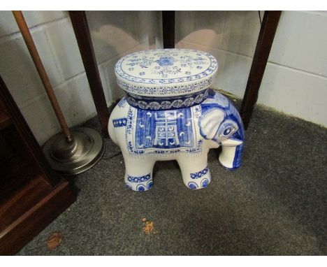 A blue and white ceramic elephant form jardiniere stand, 42cm tall