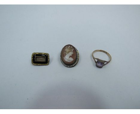 A gold ring stamped 9ct, memorium brooch and cameo brooch a/f (3)