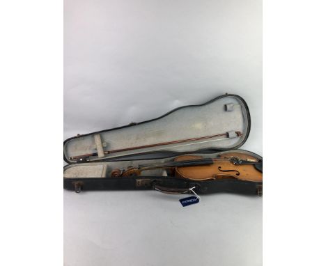 VINTAGE VIOLIN, with bow, in case