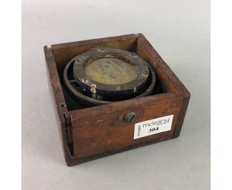 VINTAGE SHIPS COMPASS, in wooden box, 12cm wide overall